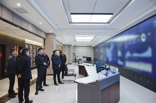 參觀中譽鼎力綠色建材工業互聯網大數據中心