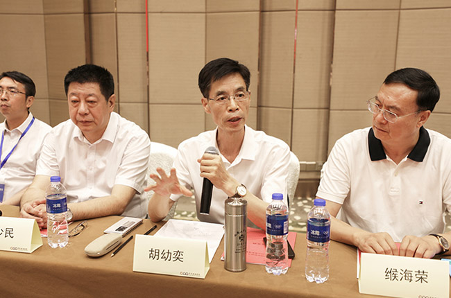 中砂石協(xié)會(huì)會(huì)長(zhǎng)胡幼奕發(fā)表總結(jié)講話.jpg 中砂石協(xié)會(huì)會(huì)長(zhǎng)胡幼奕發(fā)表總結(jié)講話.jpg