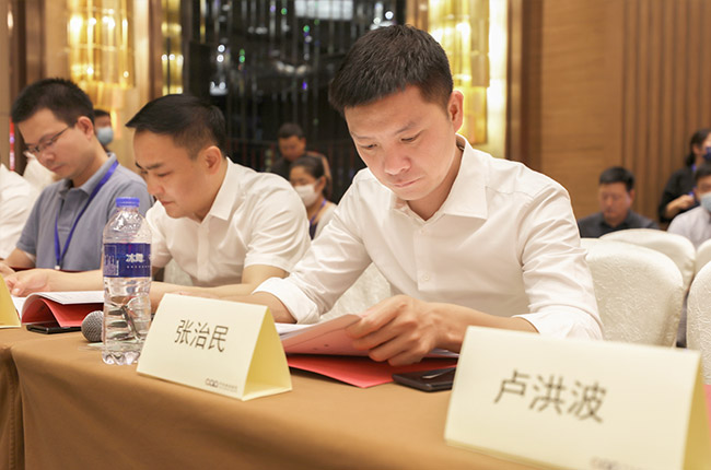 協(xié)會(huì)副會(huì)長(zhǎng)、中譽(yù)鼎力董事長(zhǎng)張治民參會(huì).jpg 協(xié)會(huì)副會(huì)長(zhǎng)、中譽(yù)鼎力董事長(zhǎng)張治民參會(huì).jpg