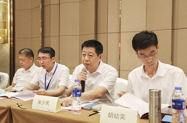 協(xié)會(huì)副會(huì)長(zhǎng)緱海榮,委員會(huì)主任宋少民主持會(huì)議.jpg 協(xié)會(huì)副會(huì)長(zhǎng)緱海榮,委員會(huì)主任宋少民主持會(huì)議.jpg