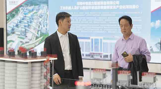 天瑞集團(tuán)導(dǎo)一行考察時產(chǎn)3000噸骨料生產(chǎn)線