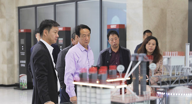 天瑞集團(tuán)導(dǎo)一行考察時產(chǎn)3000噸骨料生產(chǎn)線