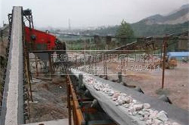 重型錘式破碎機正在工作中