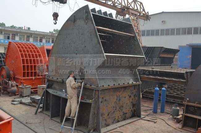 礦山生產(chǎn)打石機設(shè)備