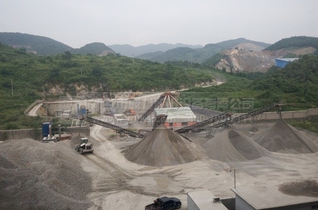 時(shí)產(chǎn)1000噸石料生產(chǎn)線(xiàn)現(xiàn)場(chǎng)