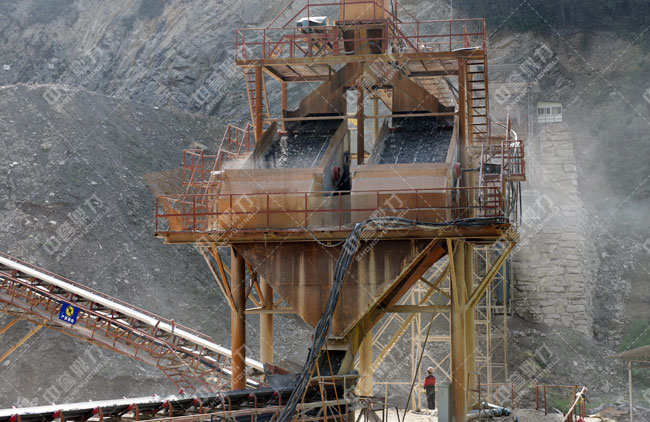 振動(dòng)篩篩分現(xiàn)場(chǎng)