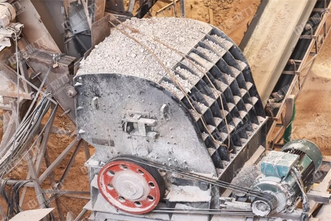 生產(chǎn)線上的破碎設(shè)備