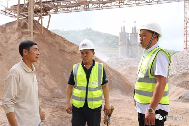 服務(wù)團隊實地了解情況