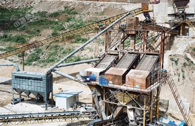 生產(chǎn)線上的破碎篩分系統(tǒng)