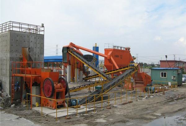 鄂式碎石機(jī)使用現(xiàn)場