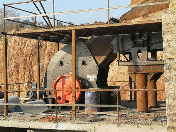 石頭破碎機(jī)工作現(xiàn)場