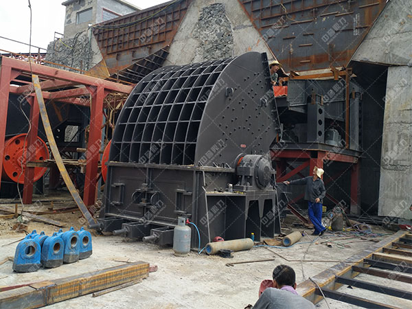 錘式破碎機應用現(xiàn)場