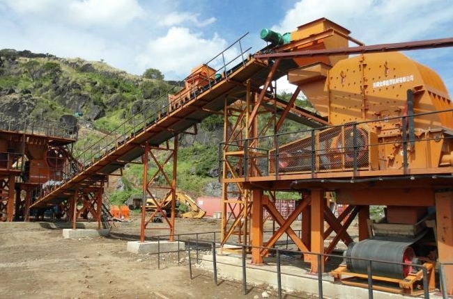 反擊破碎機(jī)使用現(xiàn)場(chǎng)