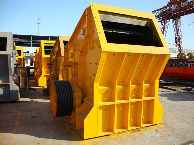 反擊錘式破碎機待發貨區